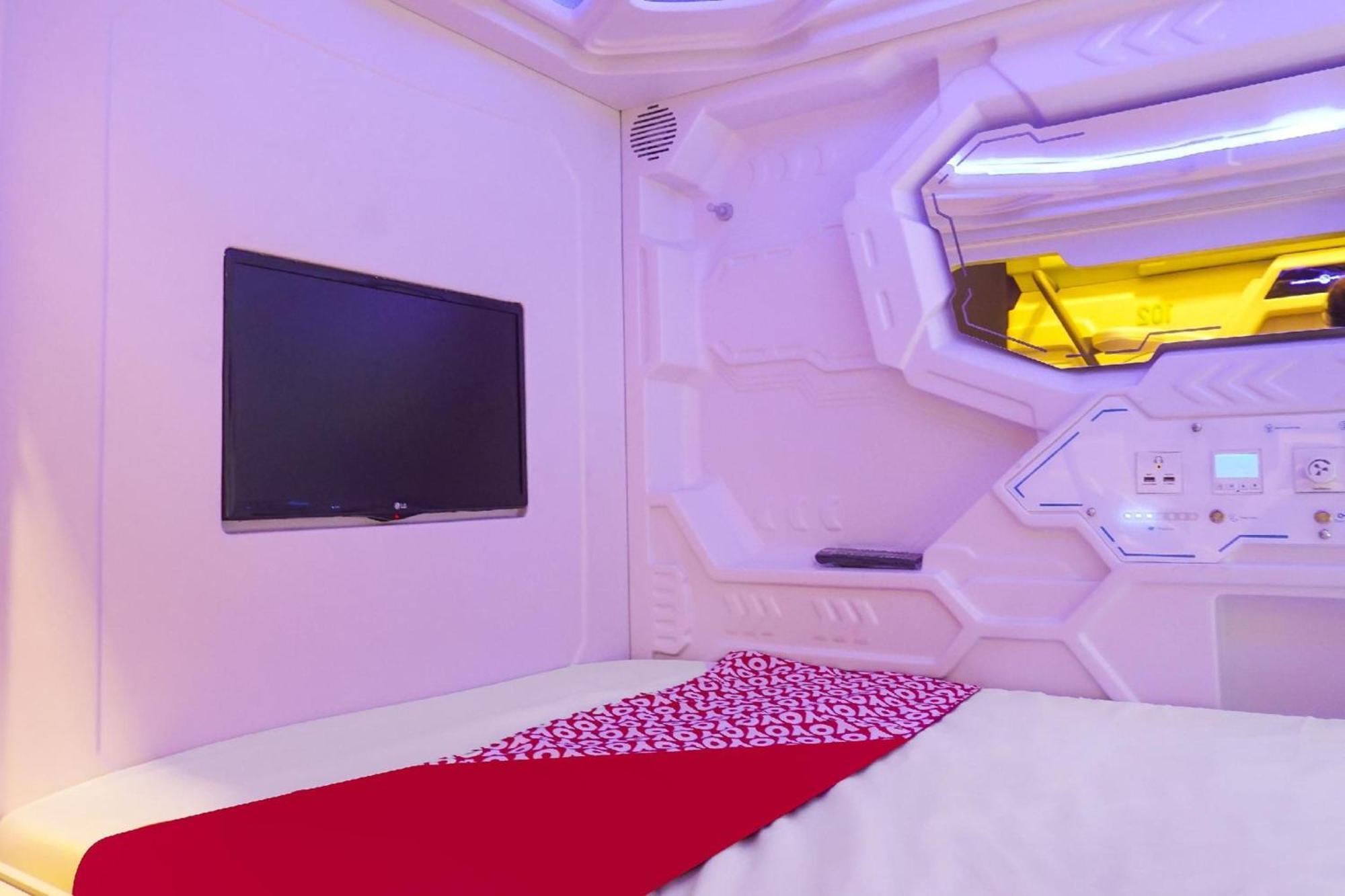 Super Oyo 91328 Fiducia Capsule Hotel Jakarta Eksteriør bilde